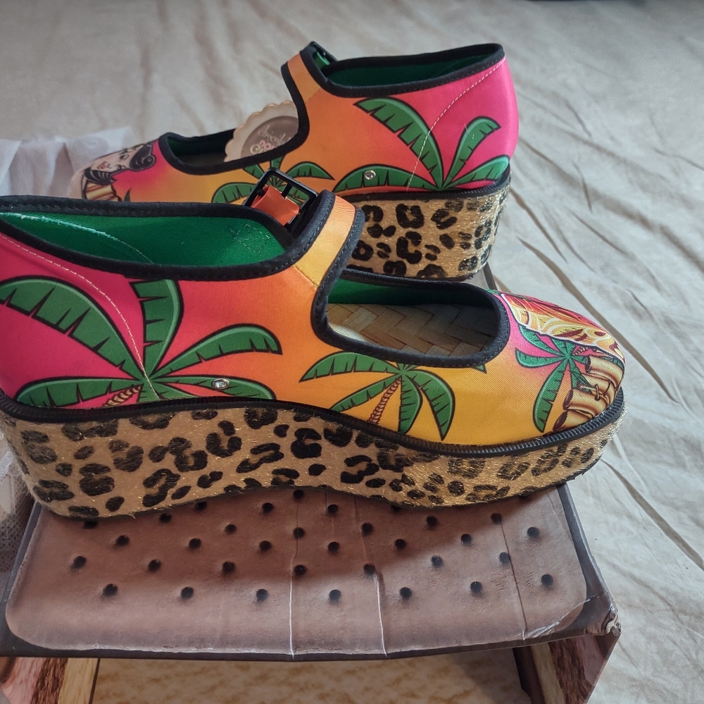 BNIB size 5 Chocolaticas Tiki platform - Picture 7 of 11
